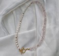 Naszyjnik choker z perłami i kwarcem