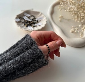 Pierścionek złoto-czarny z onyksem